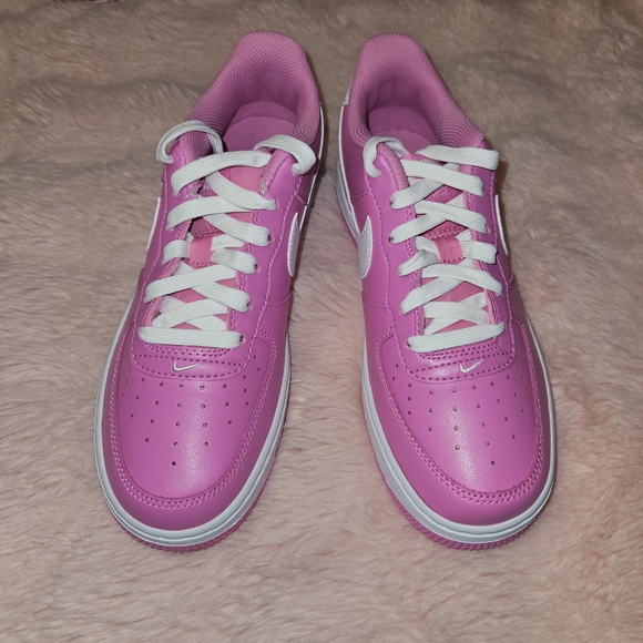 NIKE Air Force 1 Sneakers Playful Pink White SIZE 5Y Big Kids Brand New - Picture 2 of 6